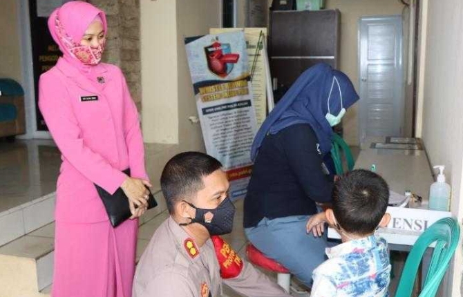 Vaksinasi Merdeka Anak, Polres Kep Seribu Gelar Suntik Vaksin Anak Usia 6-11 Tahun Bagi Anak Anggotanya