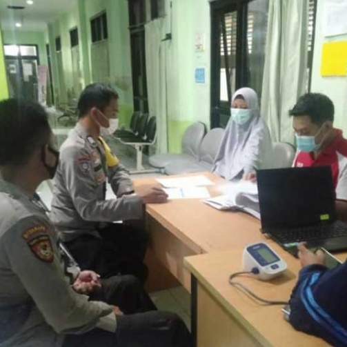 Gelar Vaksinasi Booster Malam Hari, Polsek Kep Seribu Utara Tingkatkan Pelayanan ke Warga Selama Ramadhan