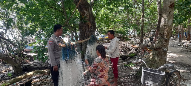 Sambang Warga Binaan, Bhabinkamtibmas Imbau Warga Waspada Cuaca Buruk