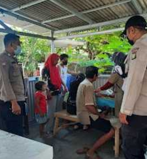 Warga Antusias Jalani Suntik Vaksin Booster Yang digelar Polsek Kep Seribu Selatan di Bulan Puasa