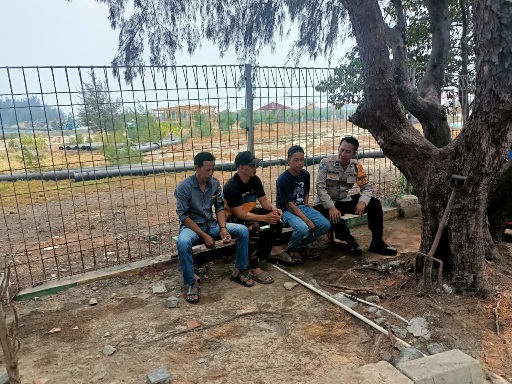 Bhabinkamtibmas Pulau Kelapa Jalin Silaturahmi dan Berikan Himbauan Kamtibmas kepada Warga