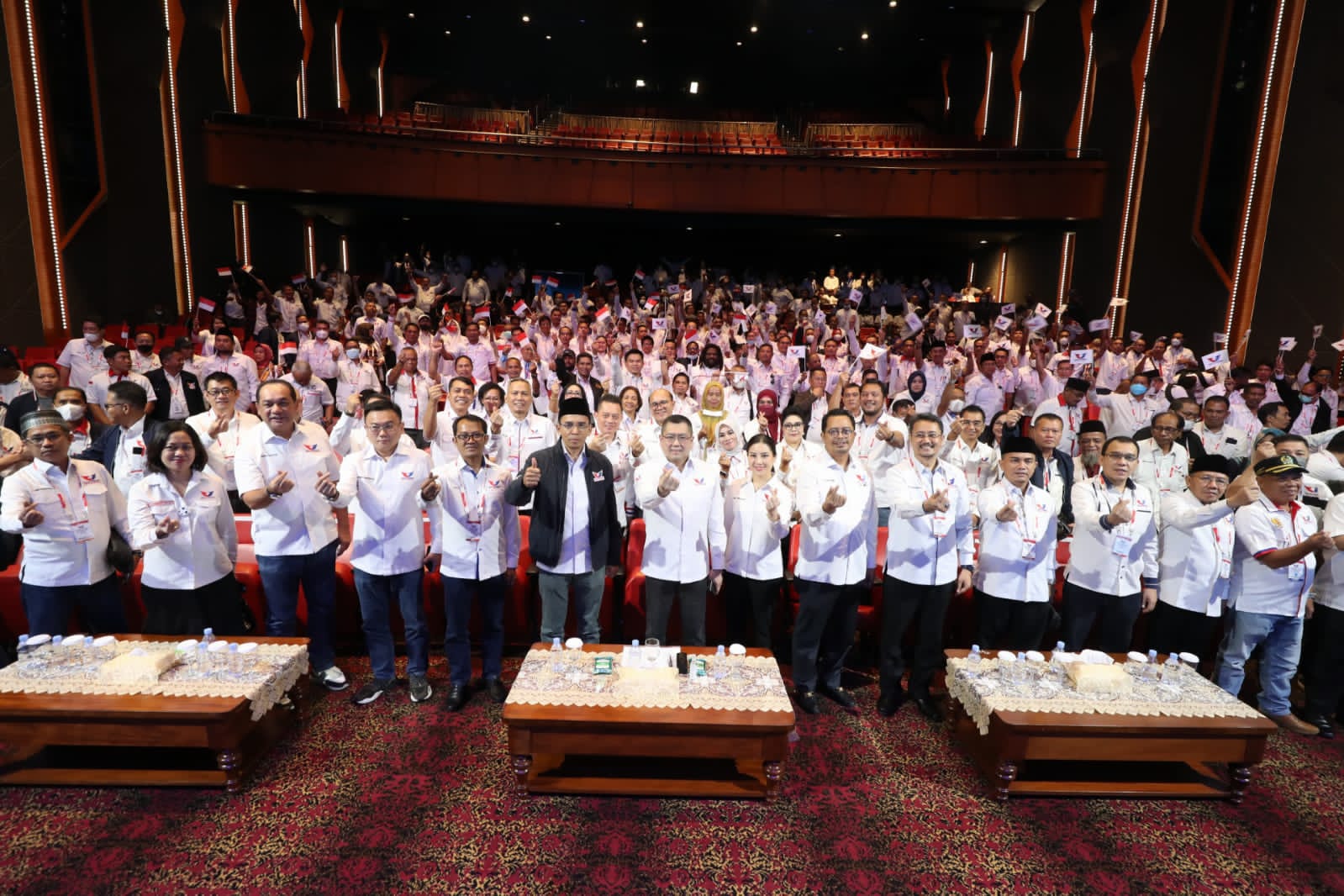 Semangat Peserta Konsolidasi Nasional dan Bimtek Partai Perindo Ketika Dapat Arahan Maju Lagi
