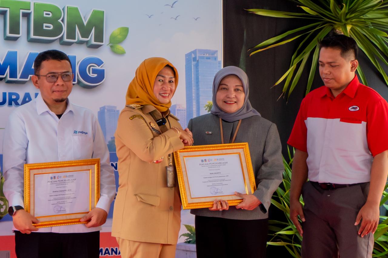 Dukung Deklarasi STBM, Bank Jakarta Berikan 1 Unit MCK Komunal  di Tomang, Jakarta Barat