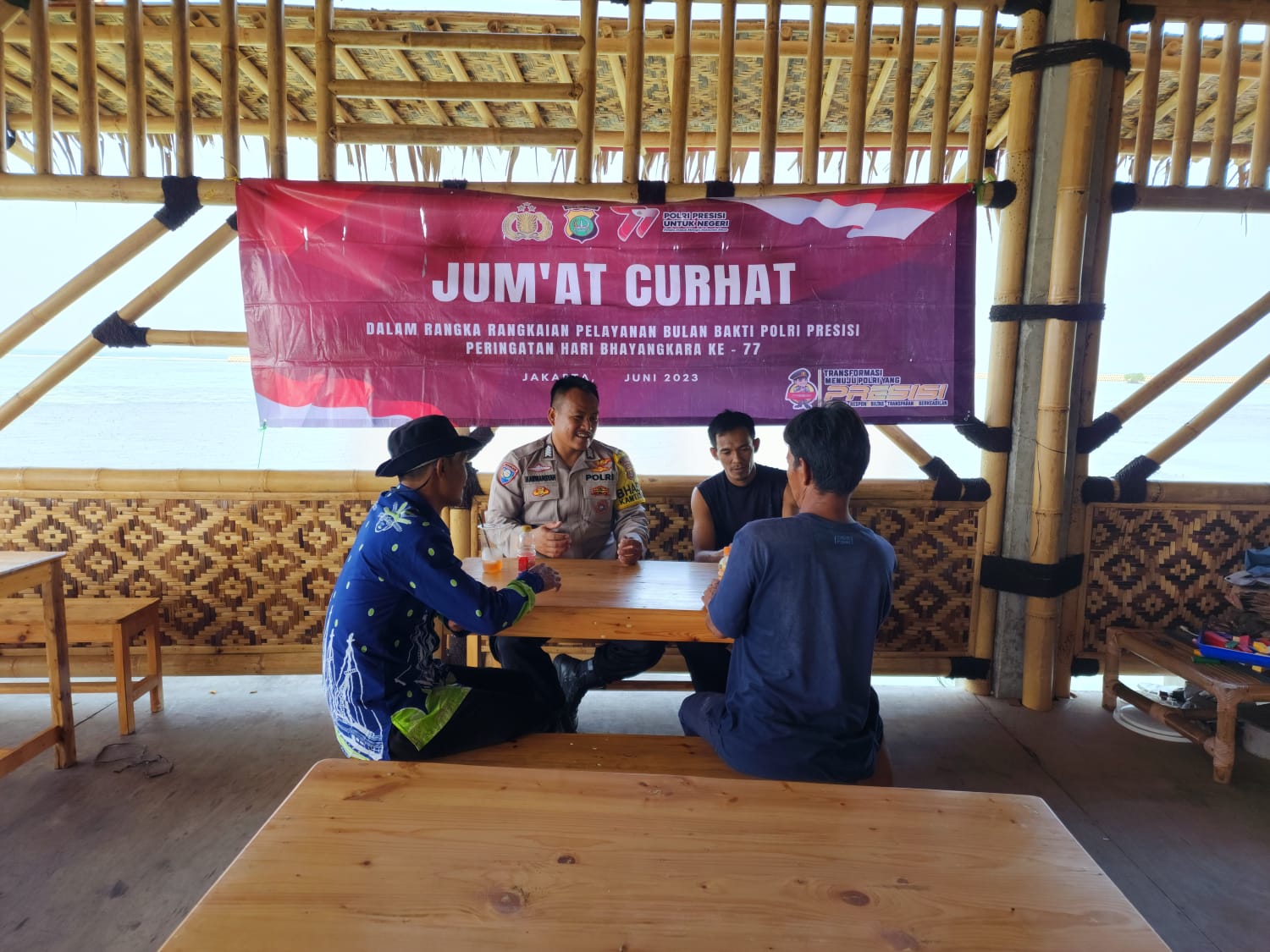 Bhabinkamtibmas Pulau Pramuka Cegah Kenakalan Remaja melalui Giat Jumat Curhat