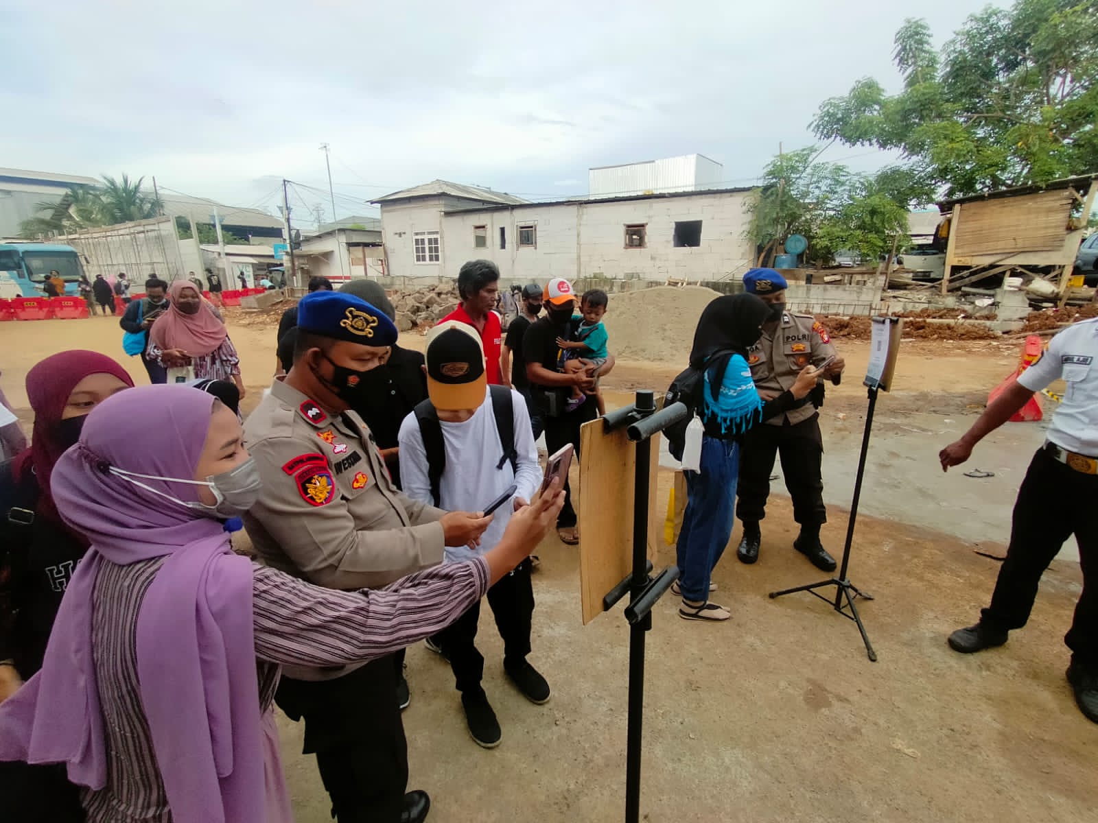 443 Wisatawan Ke Pulau dari Pelabuhan Kaliadem Muara Angke Terapkan ProKes dan Scan Barcode Peduli Lindungi