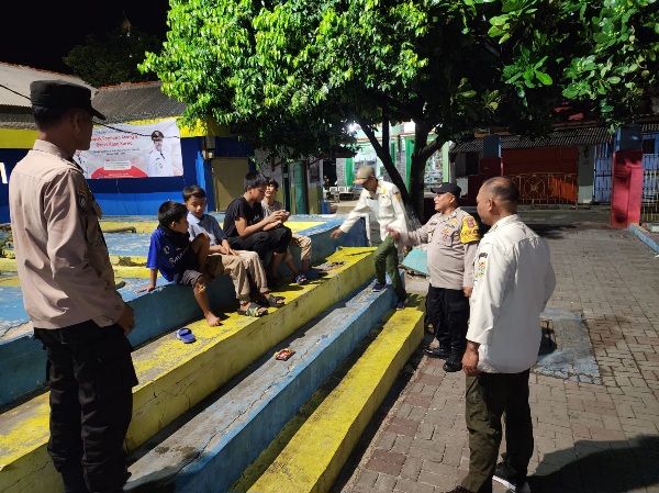 Polisi Humanis Polsek Kepulauan Seribu Utara Gelar Patroli Sahur Cegah Tawuran Remaja