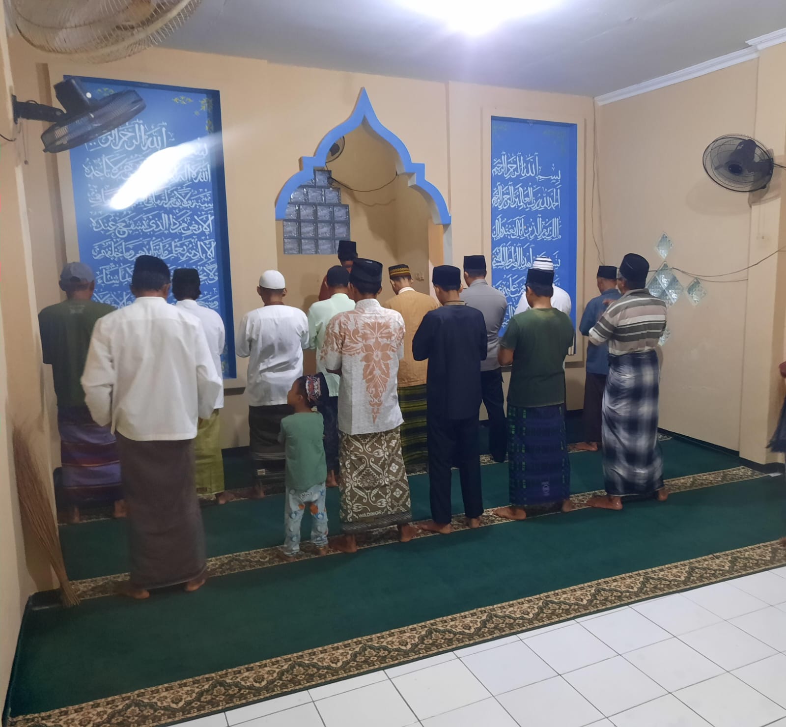 Kapolres Kepulauan Seribu, AKBP Jarot Sungkowo dan Bhabinkamtibmas Gelar "Jumat Curhat" di Pulau Pari