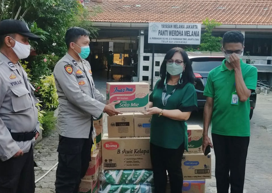 Peduli Warga Terdampak PPKM, Polsek Pademangan Salurkan Baksos dari Kapolres Jakut