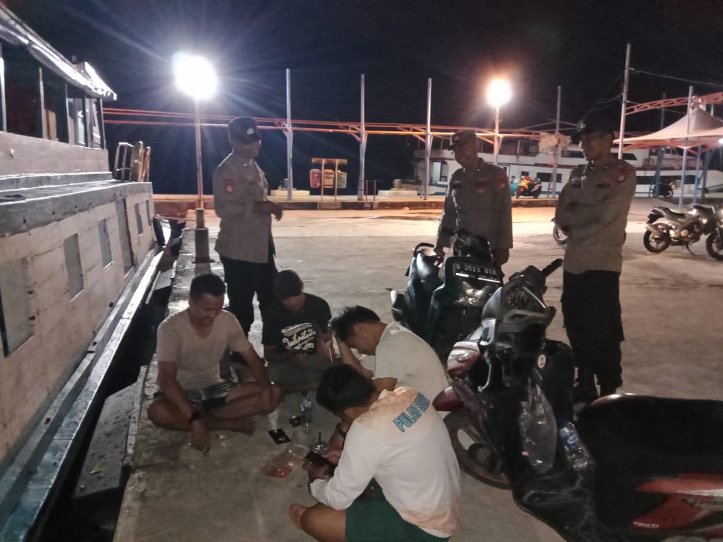 Polsek Kepulauan Seribu Utara Gelar Patroli Malam Polri Presisi: Ajak Warga Bersama-sama Jaga Kamtibmas