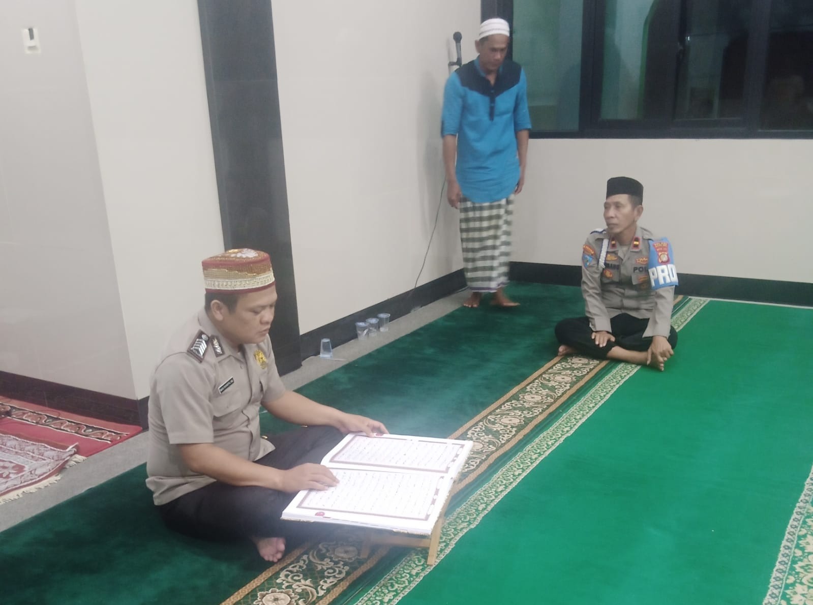 Kanit Provos Polsek Kepulauan Seribu Selatan Bekerjasama dengan Warga Gelar Hataman dan Tadarus Al-Quran di Bulan Ramadan