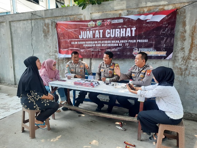 Bhabinkamtibmas Pulau Tidung Mendengar dan Memberikan Solusi pada Giat Jumat Curhat
