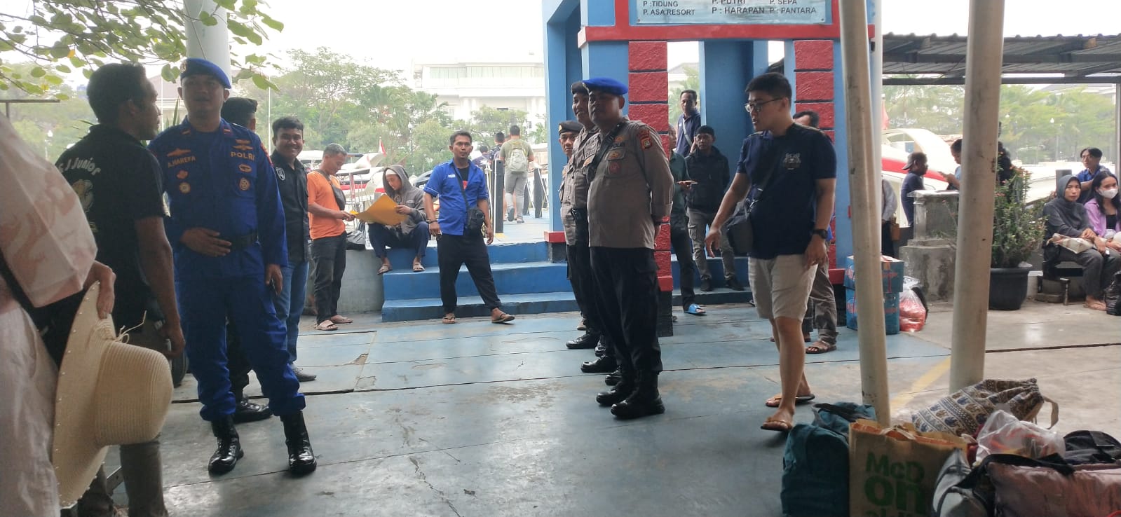 Polres Kepulauan Seribu Amankan Keberangkatan Warga dan Wisatawan di Dermaga 16 dan 17 Marina Ancol Menuju Kepulauan Seribu