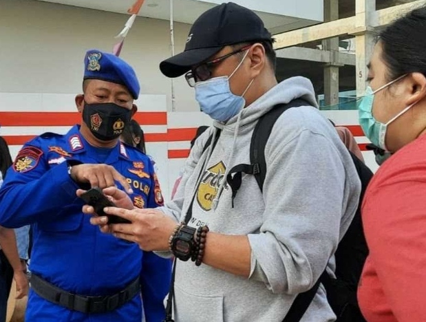 Berangkat ke Pulau Seribu, 266 Penumpang Kapal diwajibkan Scan PeduliLindungi di Pelabuhan Kaliadem