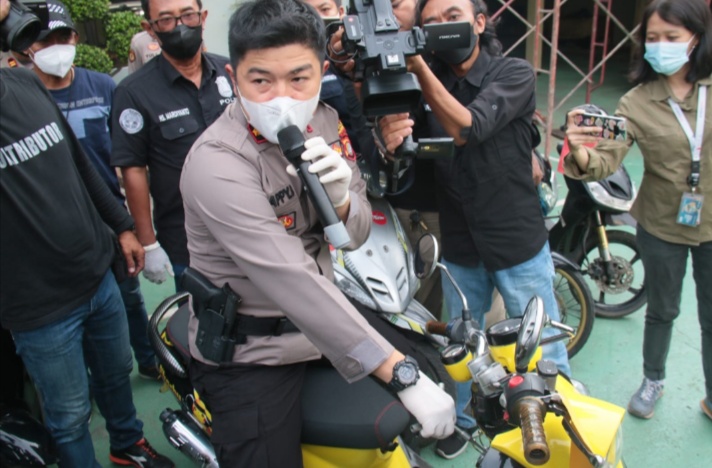 Pelaku Kepergok Warga Saat Dorong Motor Curian, Digelandang Tim Opsnal ke Mapolsek Pademangan
