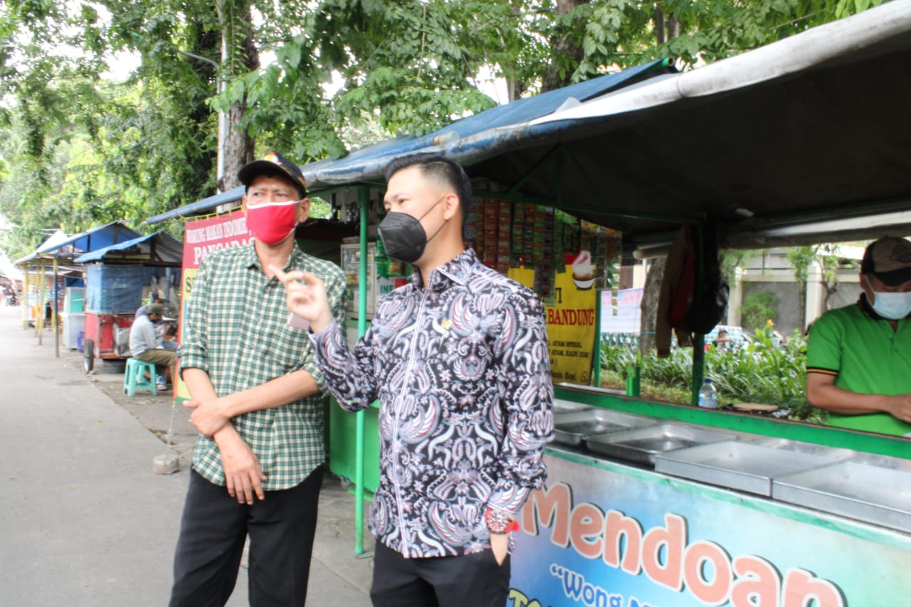 Tinjau Lokasi Pedagang, Jupiter Dorong Pemkot Jakbar Lakukan Penataan UMKM