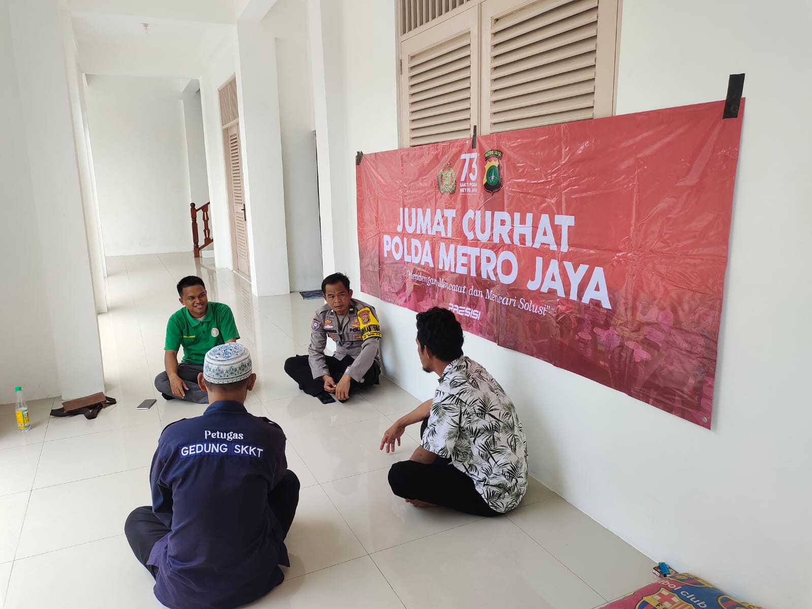 Lewat Jumat Curhat, Bhabinkamtibmas Libatkan Masyarakat Ciptakan Kamtibmas Aman