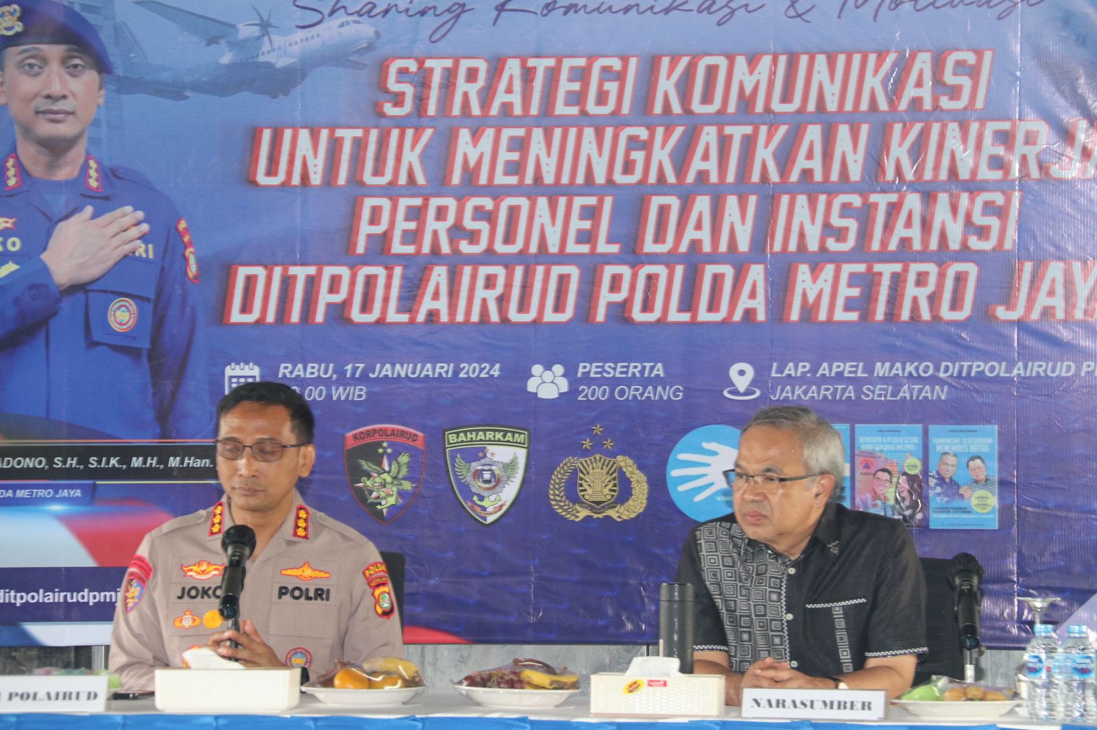 Jaga Kedekatan dengan Masyarakat Jelang Pemilu, Dirpolairud Polda Metro Jaya Ingatkan Jajarannya Humanis Terhadap Warga Pesisir
