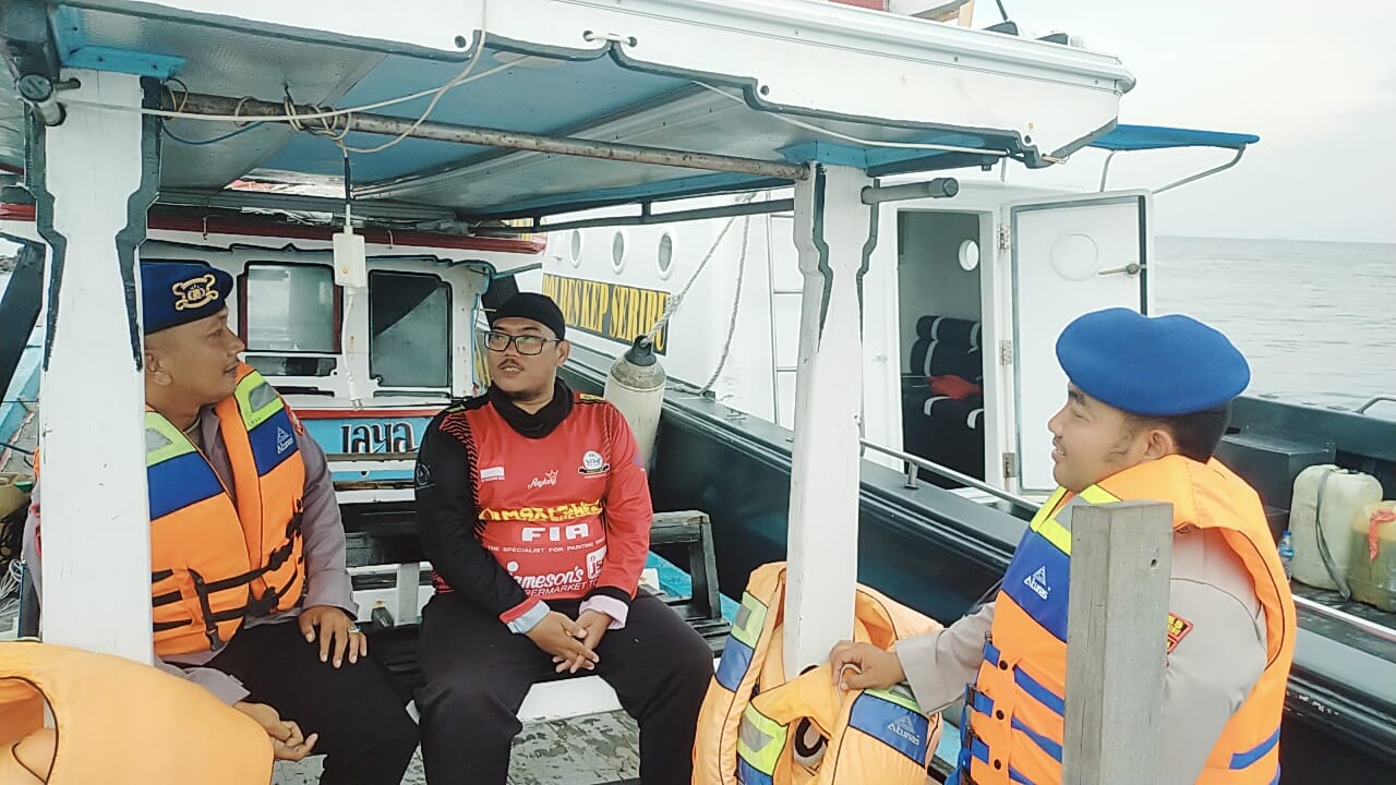 Patroli Sambang Sat Polair, Berikan Edukasi Kepada Nelayan