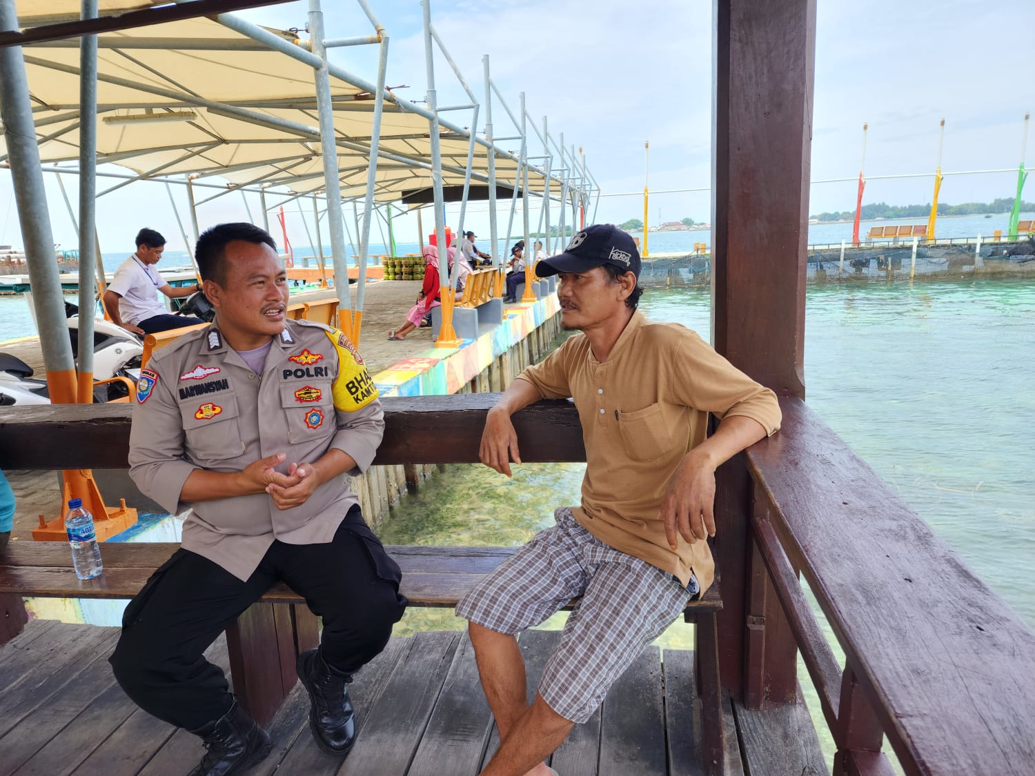 Bhabinkamtibmas Pulau Pramuka Sambangi Warga Ajak Berikan Himbauan Kamtibmas