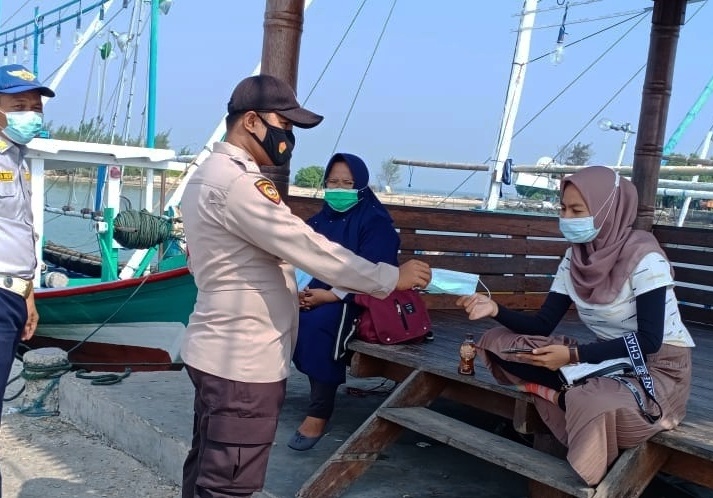 Warga di 8 Pulau Pemukiman Dapat 3.200 Masker Medis Gratis