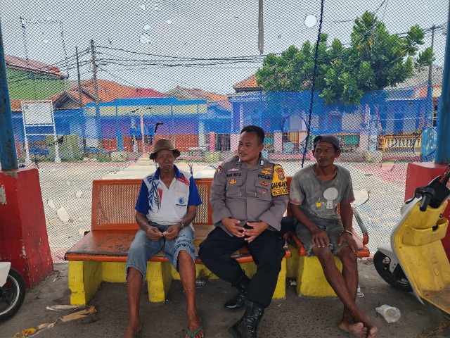 Bhabinkamtibmas Pulau Pramuka Sosialisasikan Layanan Call Center 110, Ajak Warga Dukung Program Jaga Jakarta