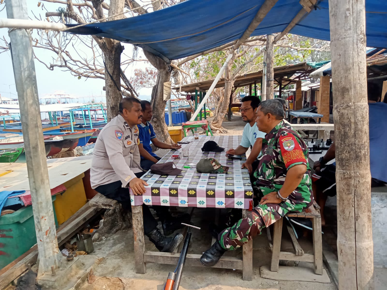 Bhabinkamtibmas dan Babinsa Pulau Harapan Ajak Warga Bersama Ciptakan Kamtibmas Kondusif