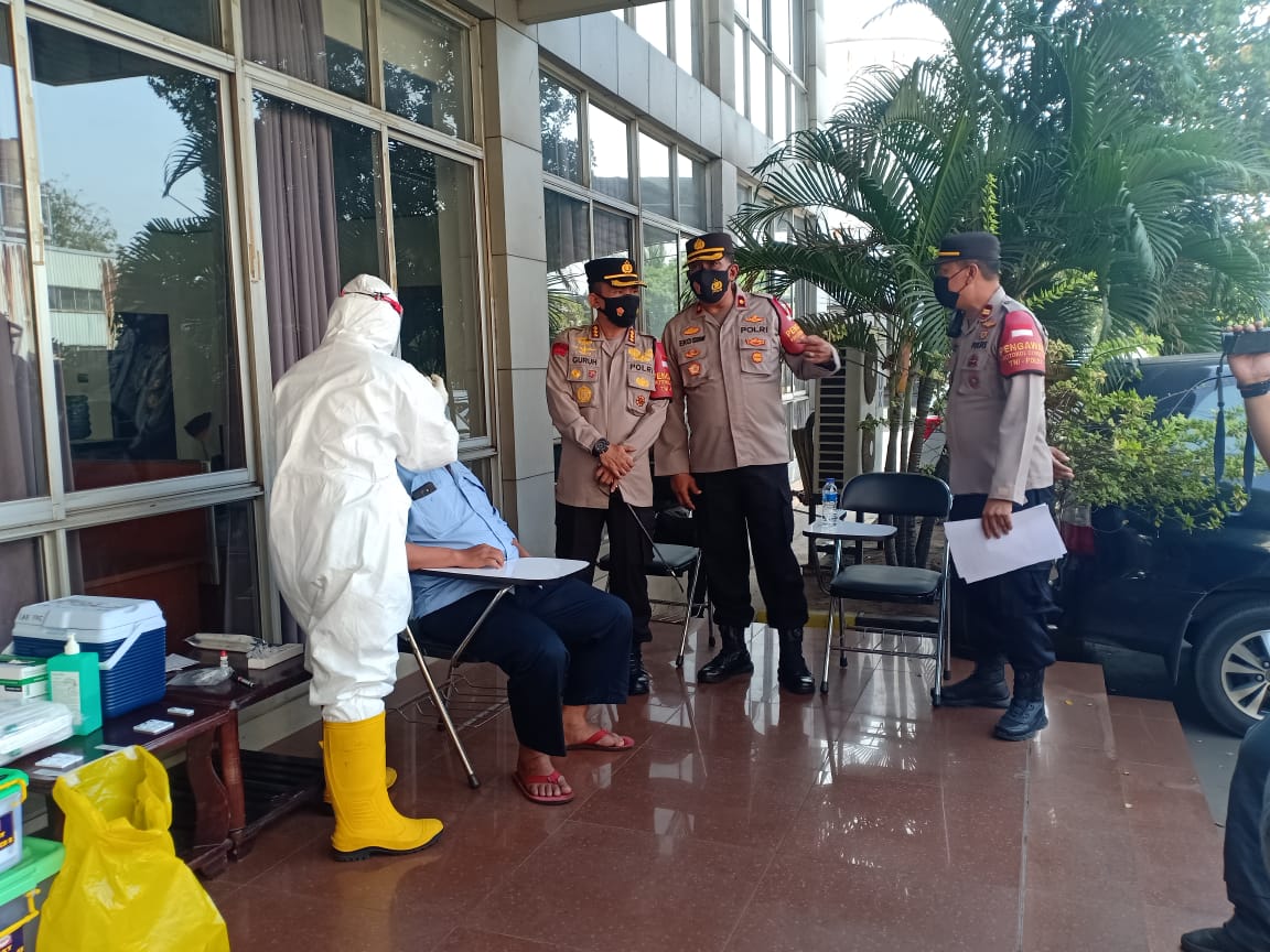 Polsek Cilincing Swab Test Antigen Karyawan yang Kembali Dari Mudik
