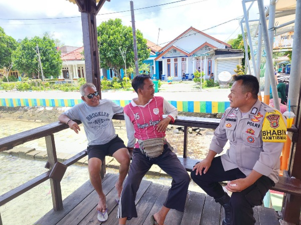 Bhabinkamtibmas Pulau Pramuka Beri Himbauan Keamanan Ke Pemilik Homestay