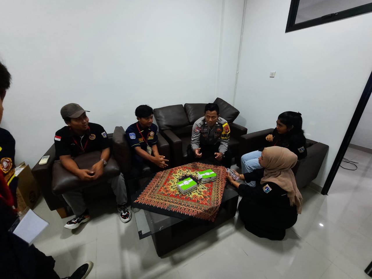 Bhabinkamtibmas Pulau Lancang Galakkan Antiradikalisme dan Ajak Pemuda Sukseskan Pemilu 2024