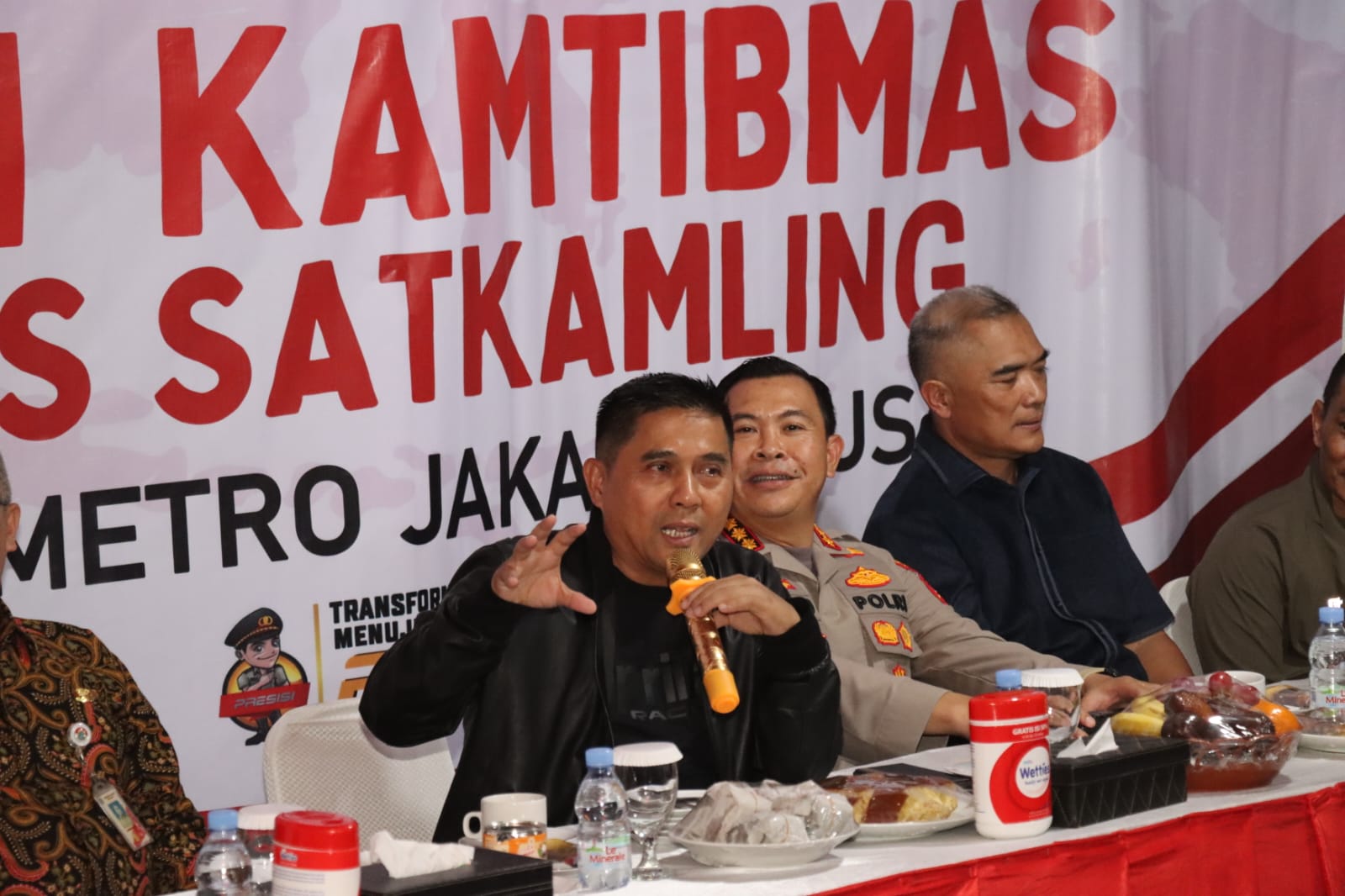 Kapolda Metro Jaya "Ngopi Kamtibmas" di Pos Satkamling RW 05 Harapan Mulya Kemayoran Jakpus