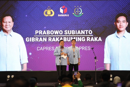 NUSRON WAHID: PUTRA HABIB LUTHFI HINGGA MANTAN KOMISIONER KPU DAN BAWASLU ANTAR PRABOWO-GIBRAN DI DEKLARASI PEMILU DAMAI
