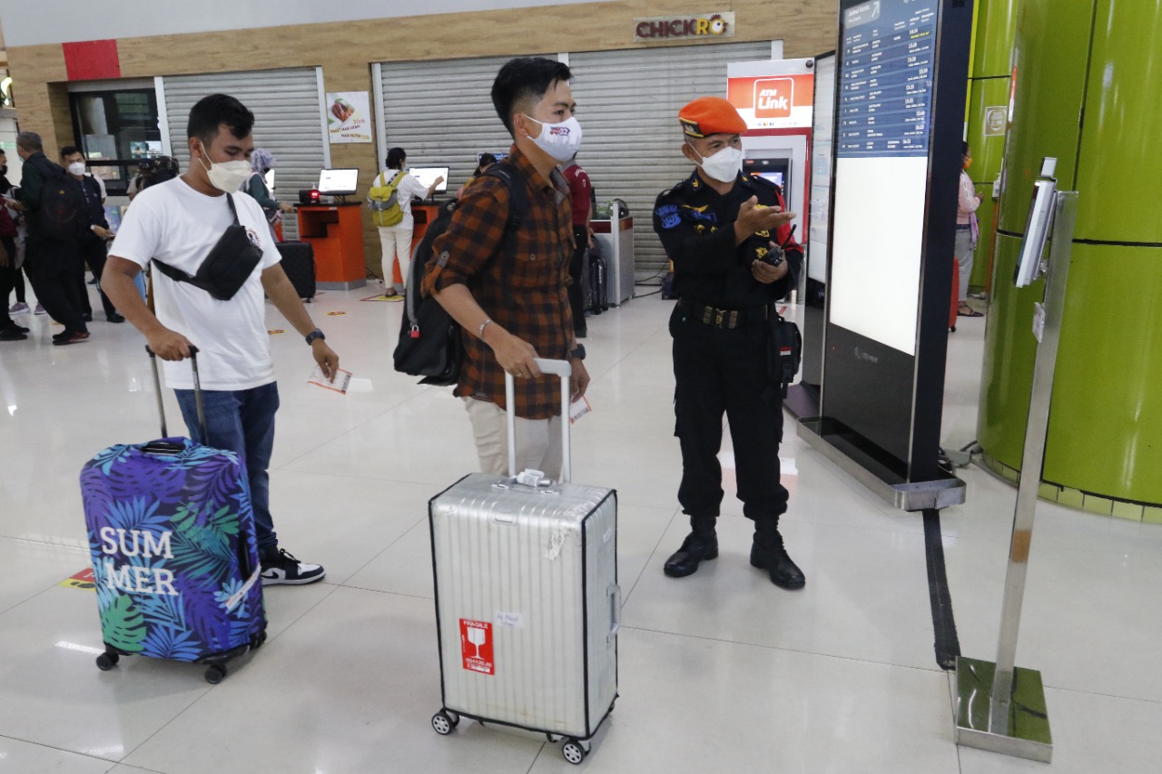 Ada Pengalihan Arus Lalin Akibat Unras, PT KAI Berlakukan Kereta Api Jarak Jauh Dari Stasiun Gambir Berangkat di Stasiun Jatinegara