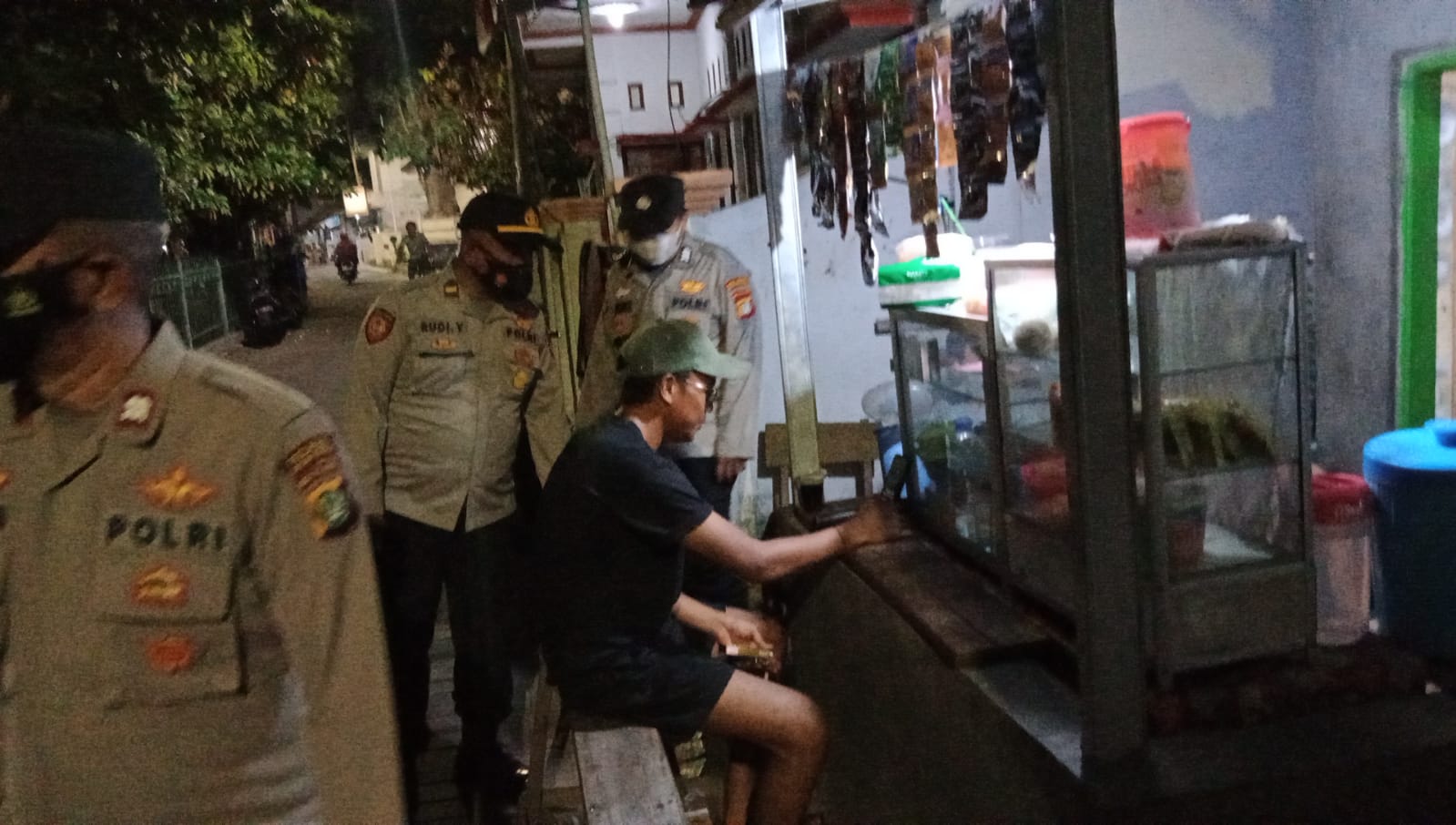 Wakapolsek Kepulauan Seribu Utara Terjun Langsung Pimpin Patroli Malam