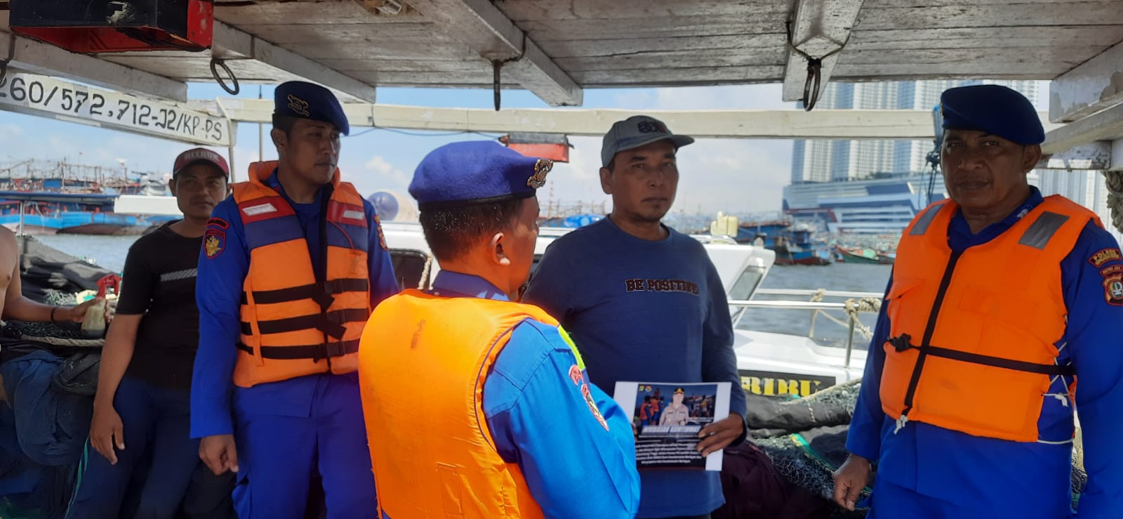 Team Patroli Satpolair Polres Kepulauan Seribu Lakukan Patroli Laut Dialogis di Perairan Pulau Pari