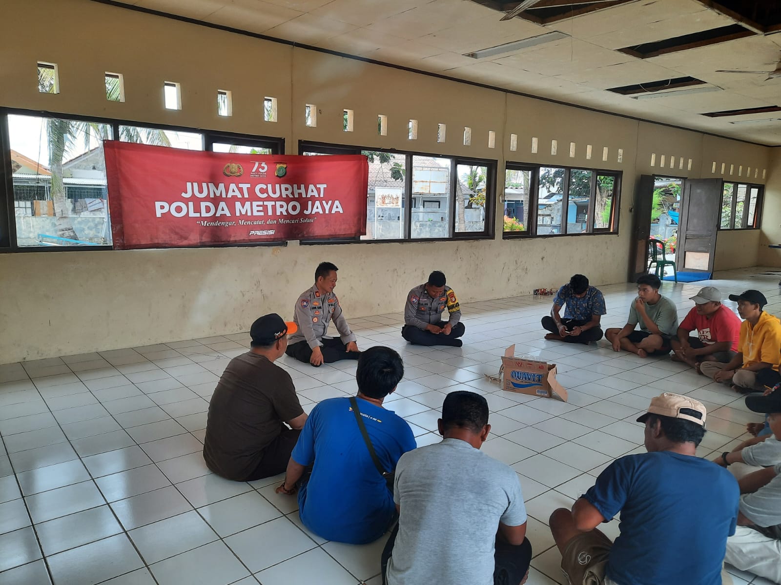 Selepas Buka Puasa, Puluhan Warga Jalani Suntik Vaksin Booster Yang digelar Polsek Kep Seribu Utara