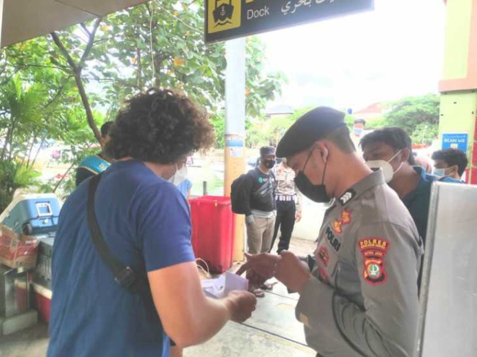 Ke Pulau Seribu dari Dermaga Marina Ancol, Polres Kep Seribu Wajibkan 102 Penumpang Kapal Scan PeduliLindungi
