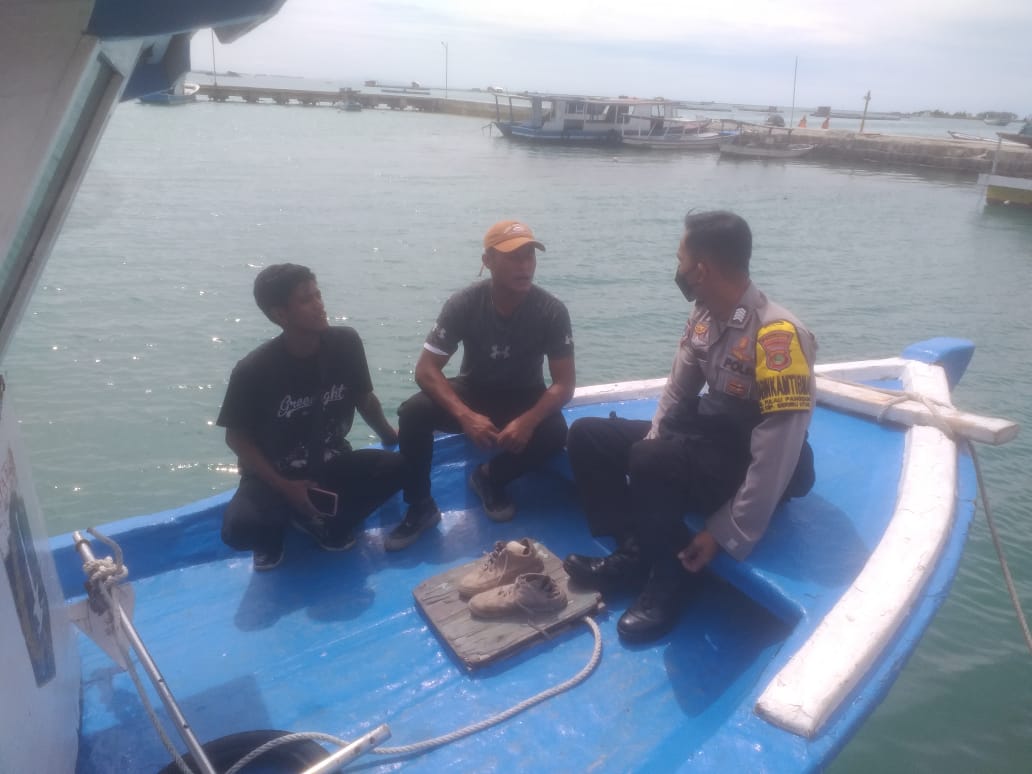 Himbauan Keselamatan Berlayar Bhabinkamtibmas Pulau Panggang Kepada Nelayan 