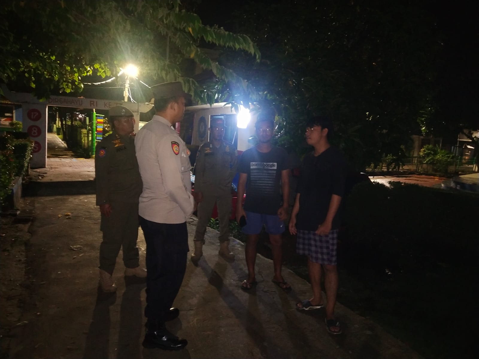 Polsek Kepulauan Seribu Selatan Gelar Patroli Dialogis untuk Ciptakan Kondisi Aman di Pulau Tidung