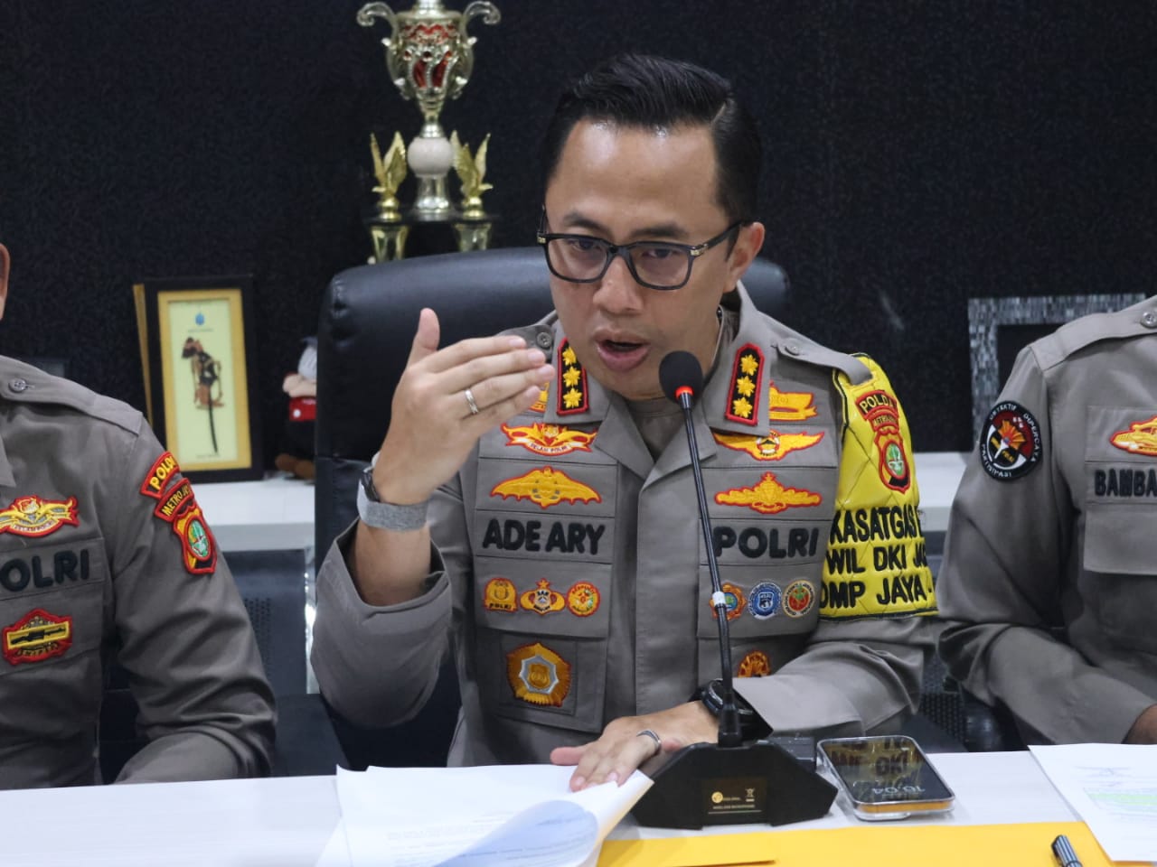 Kapolres Kepulauan Seribu Pimpin Upacara Serah Terima Jabatan Pejabat Polres dalam Suasana Penuh Haru