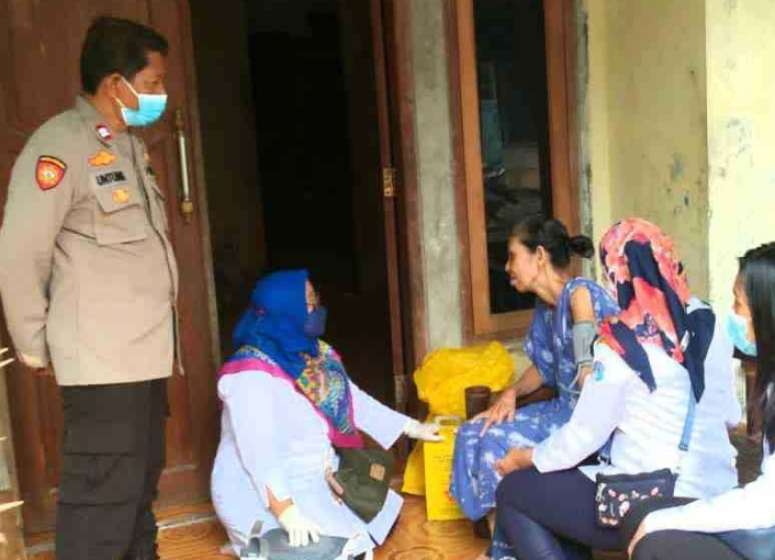 Gencarkan Vaksinasi Dosis 3, Polsek Kep Seribu Utara Gelar Suntik Vaksin Booster di 4 Pulau