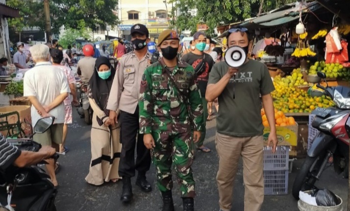 Keliling Areal Pasar Rajawali, Personil Polsek Pademangan Himbau Prokes ke Pedagang