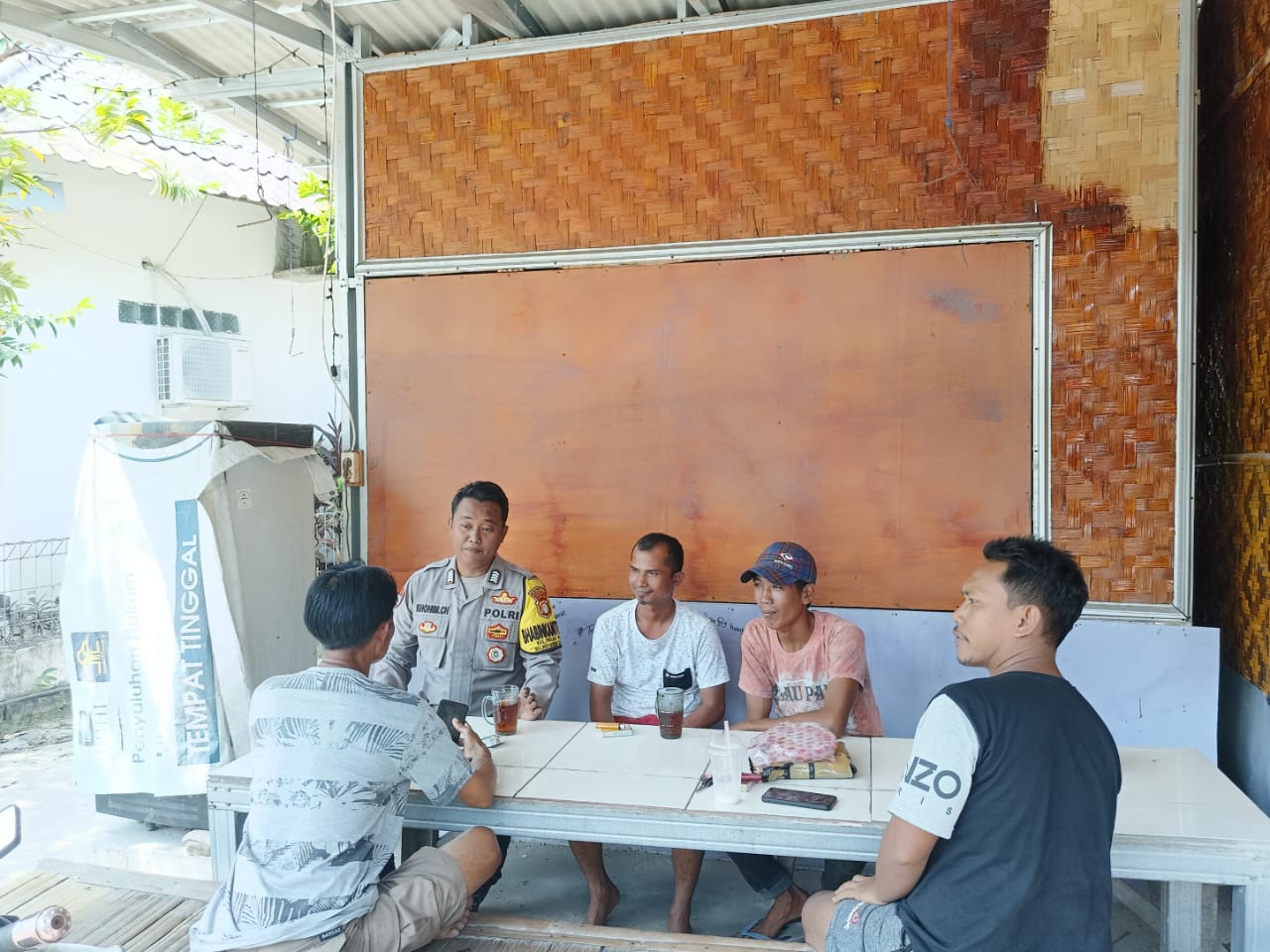 Bhabinkamtibmas Pulau Pari Himbau Warga Terkait Keamanan dan Pencegahan Tindak Pidana