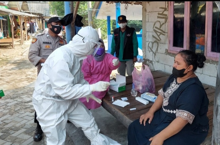 Terus Tracing Secara Door to Door, KTJ Pulau Lancang dan Nakes Puskesmas Dapati 4 Warga Reaktif