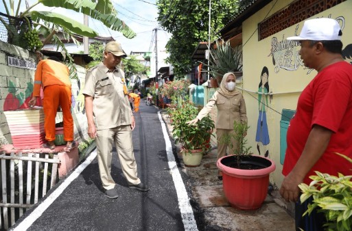 Secara Gotong Royong  Kawasan di Jalan Cemara Sunter Agung Dilakukan Penataan