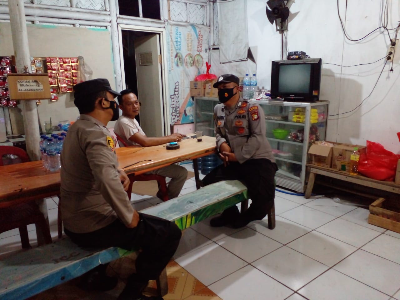 Sambang Malam Hari, Bripka Budi Harap Masyarakat Tetap Terapkan Prokes