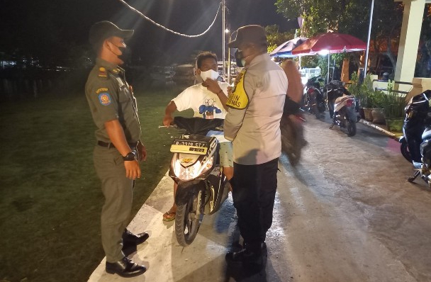 Melalui Patroli Malam, Polsek Kep. Seribu Utara Polres Kep. Seribu Pantau Perkembangan Situasi Kamtibmas Kewilayahan