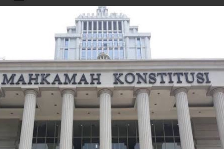 Mungkinkah MK Memutuskan Batas Usia Capres-Cawapres Sama Dengan Syarat minimum 17 tahun Bagi Pemilih?