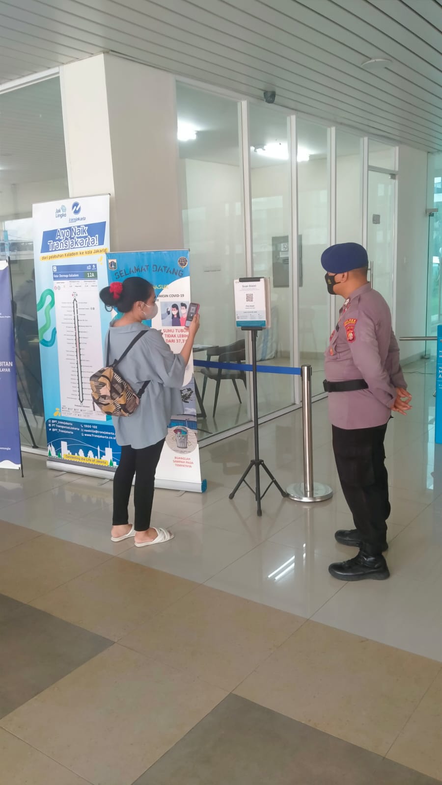 Polres Kepulauan Seribu Berikan Layanan Pengamanan Dermaga Terhadap 188 Penumpang di Dermaga Kali Adem
