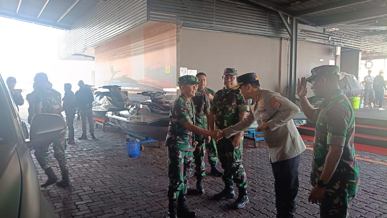 Kapolres Kepulauan Seribu Sambut Kunjungan Kerja Danrem 052/Wkr dalam Rangka Serbuan Teritorial ke Pulau Lancang dan Pulau Pari