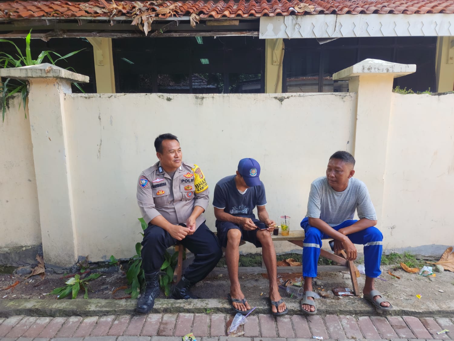 Sambang Pendekatan Bhabinkamtibmas Ke Warga